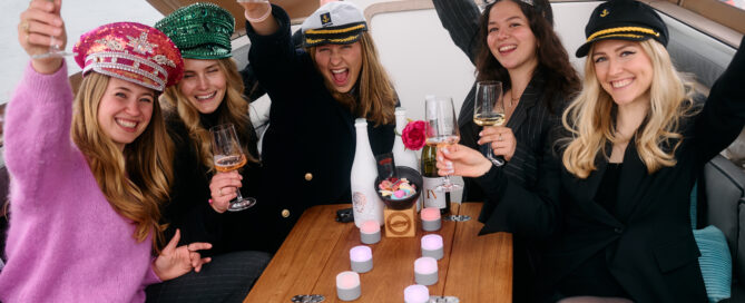 Ein Partyboot von Bootsfahrt Heidelberg ist die ideale Wahl für deinen JGA Heidelberg.