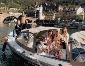 Buche ein exklusives Boot von Bootsfahrt Heidelberg für deinen JGA Heidelberg.