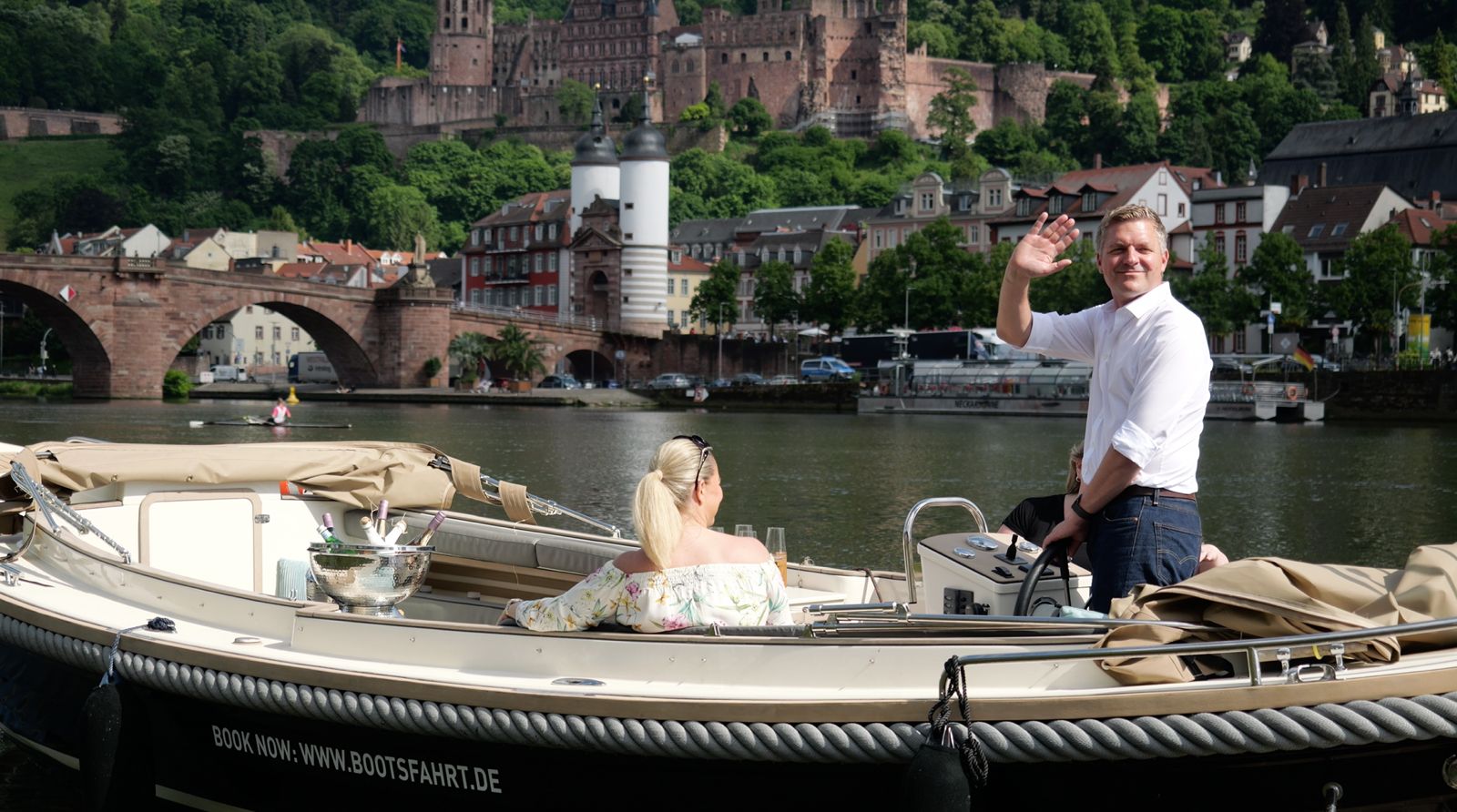 Die Boote von Bootsfahrt Heidelberg eignen sich ideal für schöne Stunden während eures Wochenendausflug Heidelberg